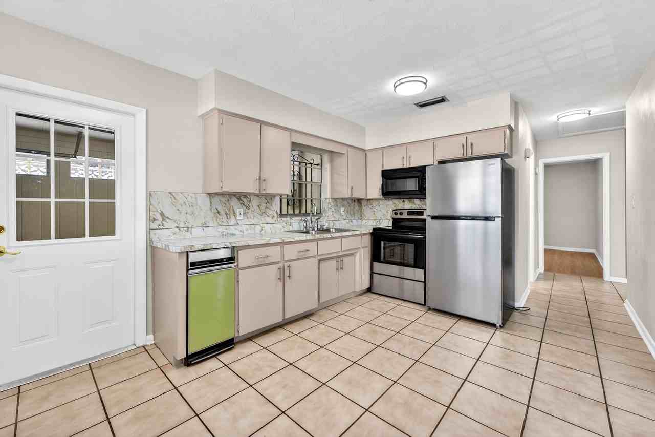 3707 W Gray St - Photo 4 of 10