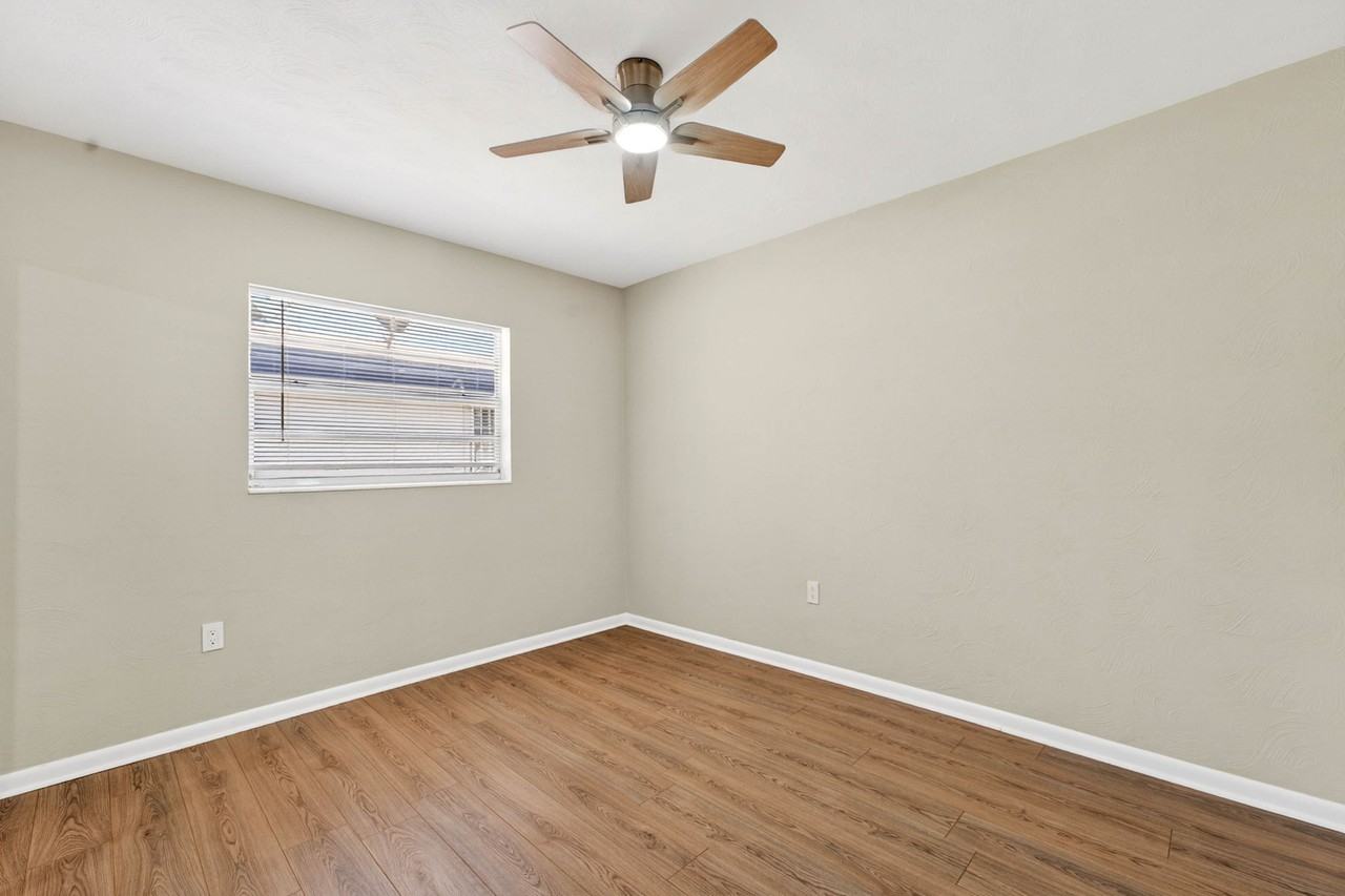 3707 W Gray St - Photo 5 of 10
