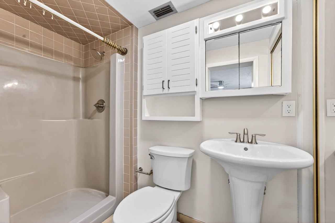 3707 W Gray St - Photo 6 of 10