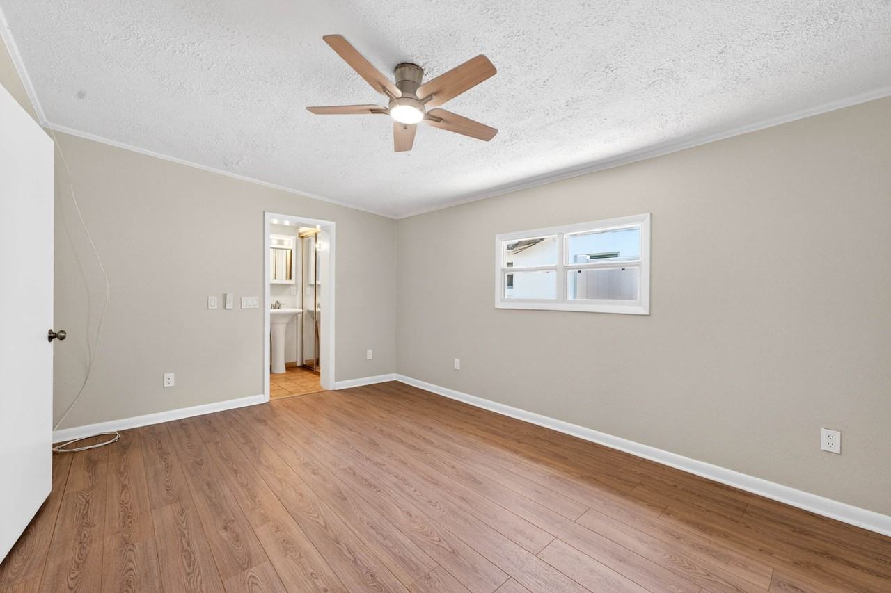 3707 W Gray St - Photo 7 of 10