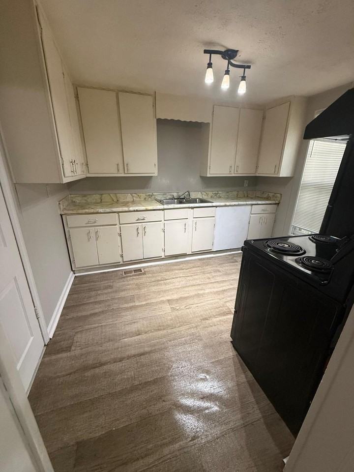 202 E 19th St Sw #1 - Photo 2 of 14