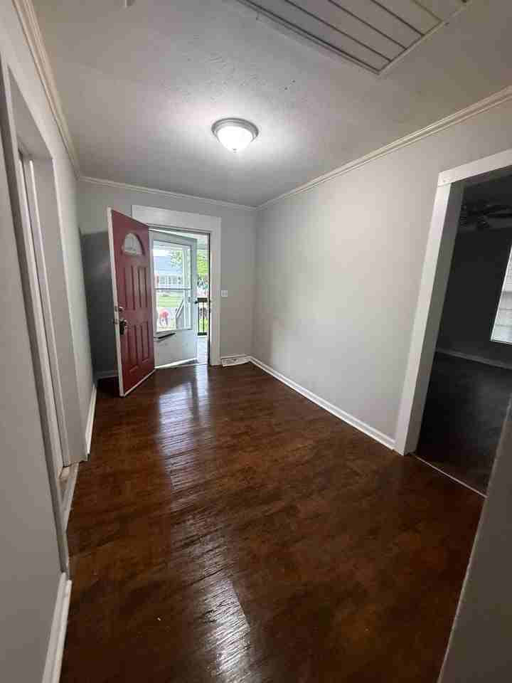202 E 19th St Sw #1 - Photo 3 of 14