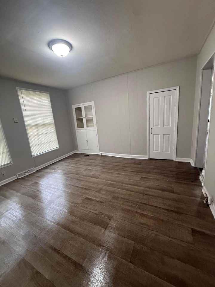 202 E 19th St Sw #1 - Photo 4 of 14