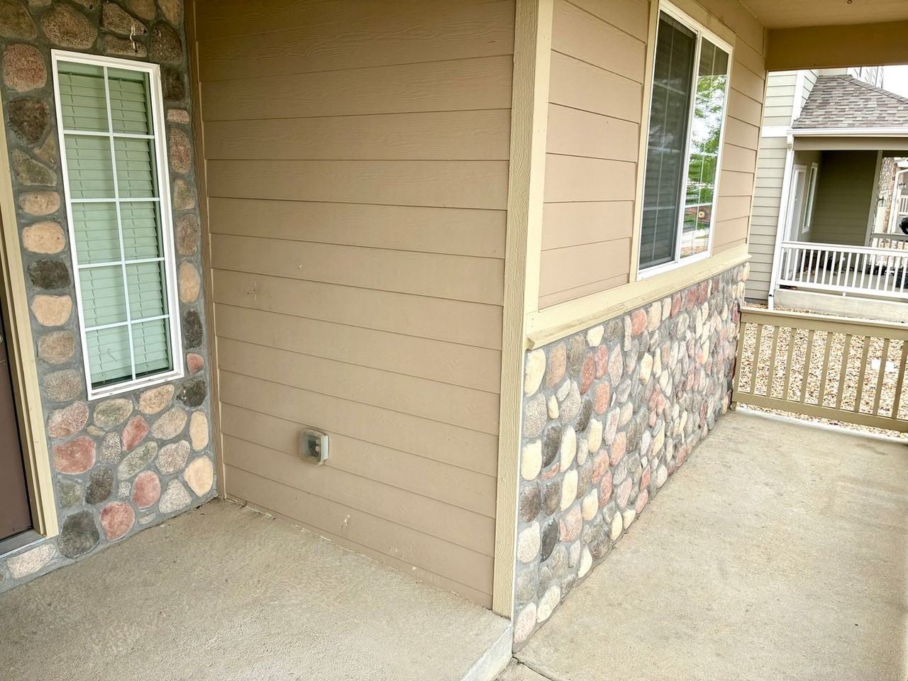 831 Lakebrook Ct - Photo 3 of 35