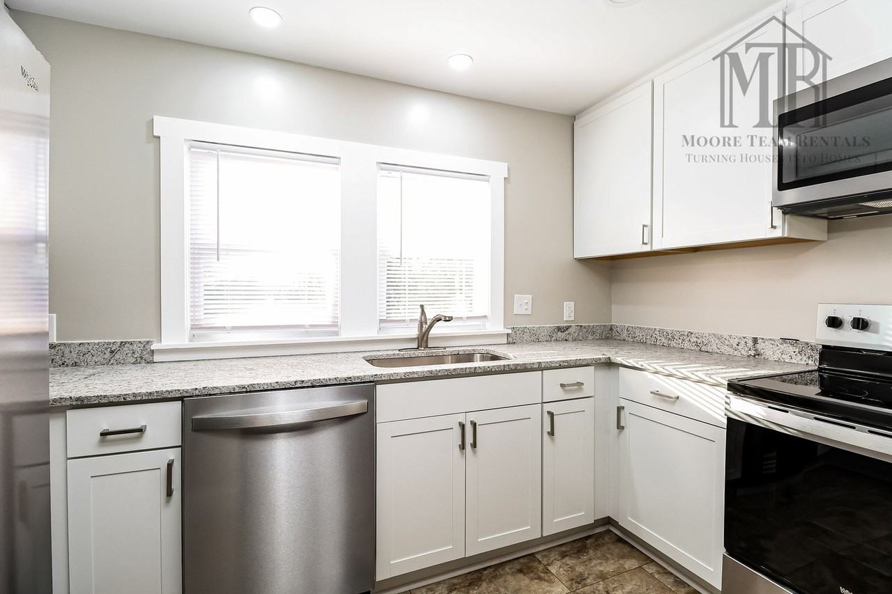 177 Half Circle Ln - Photo 3 of 22