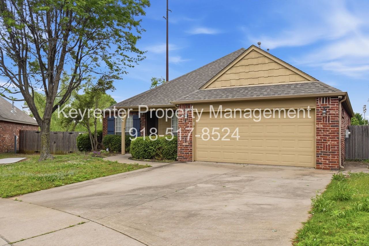 11906 S Juniper Ct - Photo 2 of 26