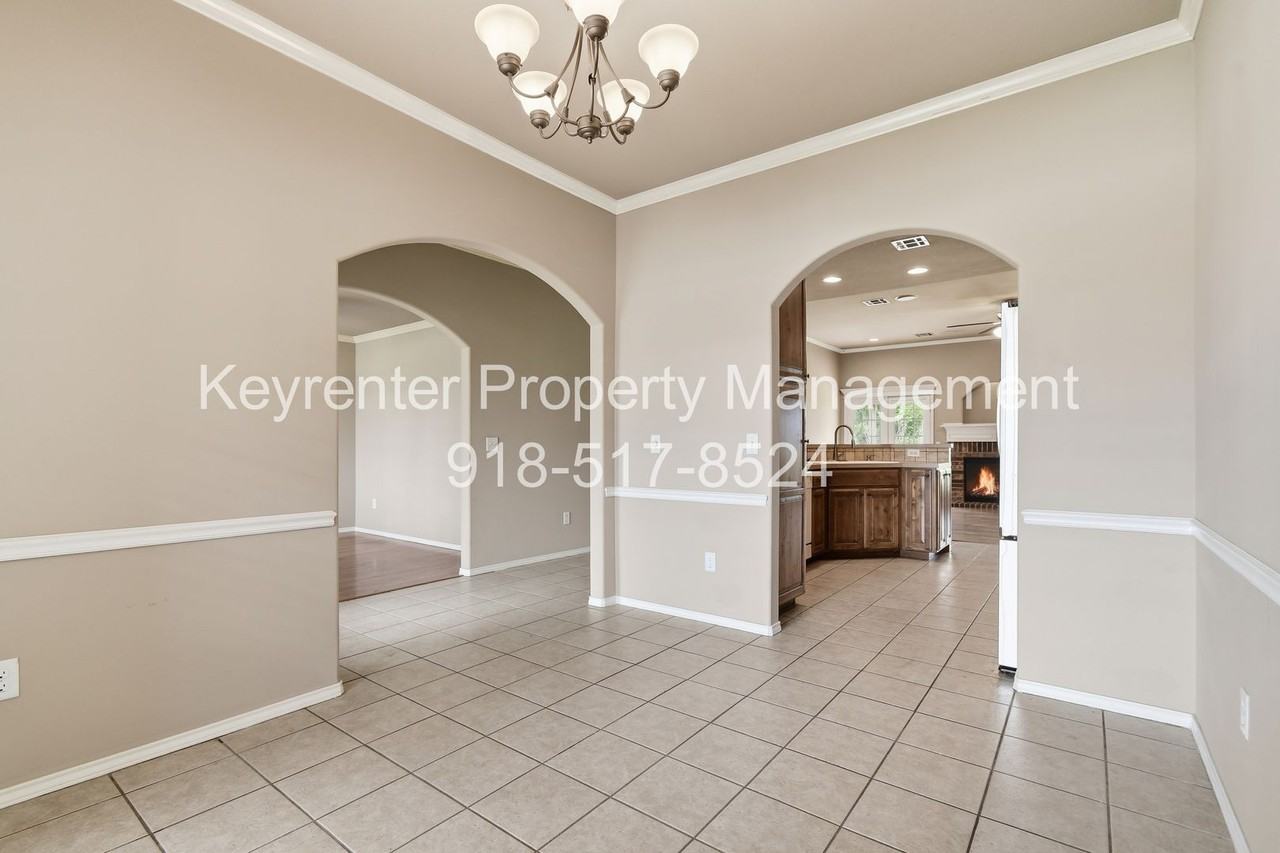11906 S Juniper Ct - Photo 3 of 26