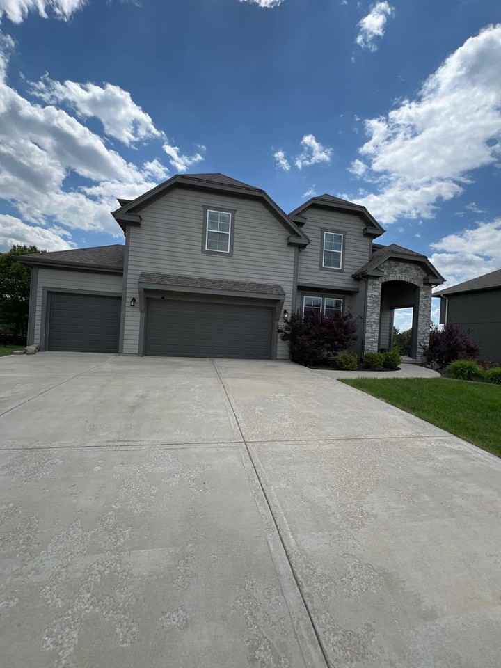 21705 W 46th Ter - Photo 2 of 25