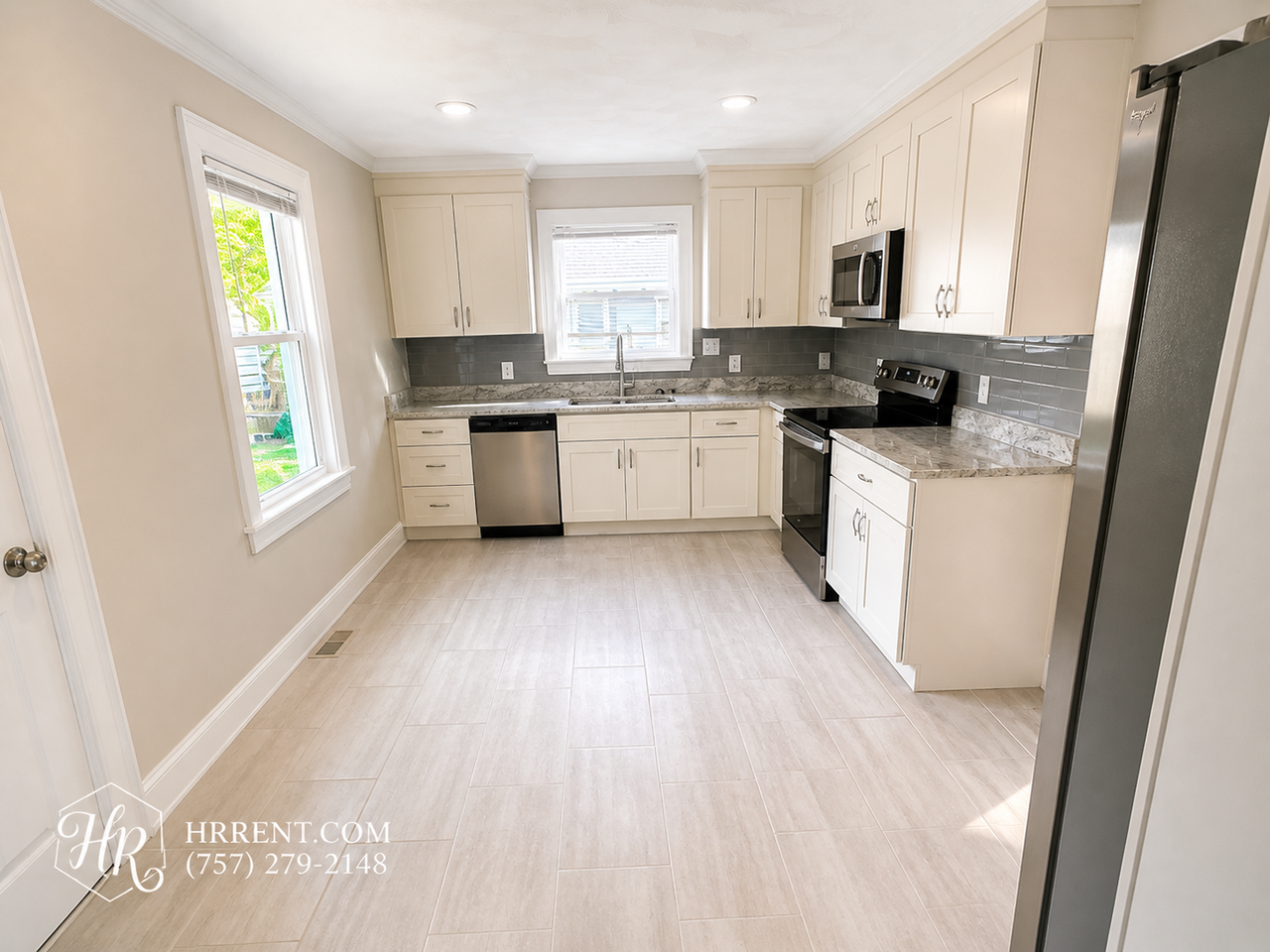 2914 Peronne Ave - Photo 3 of 13