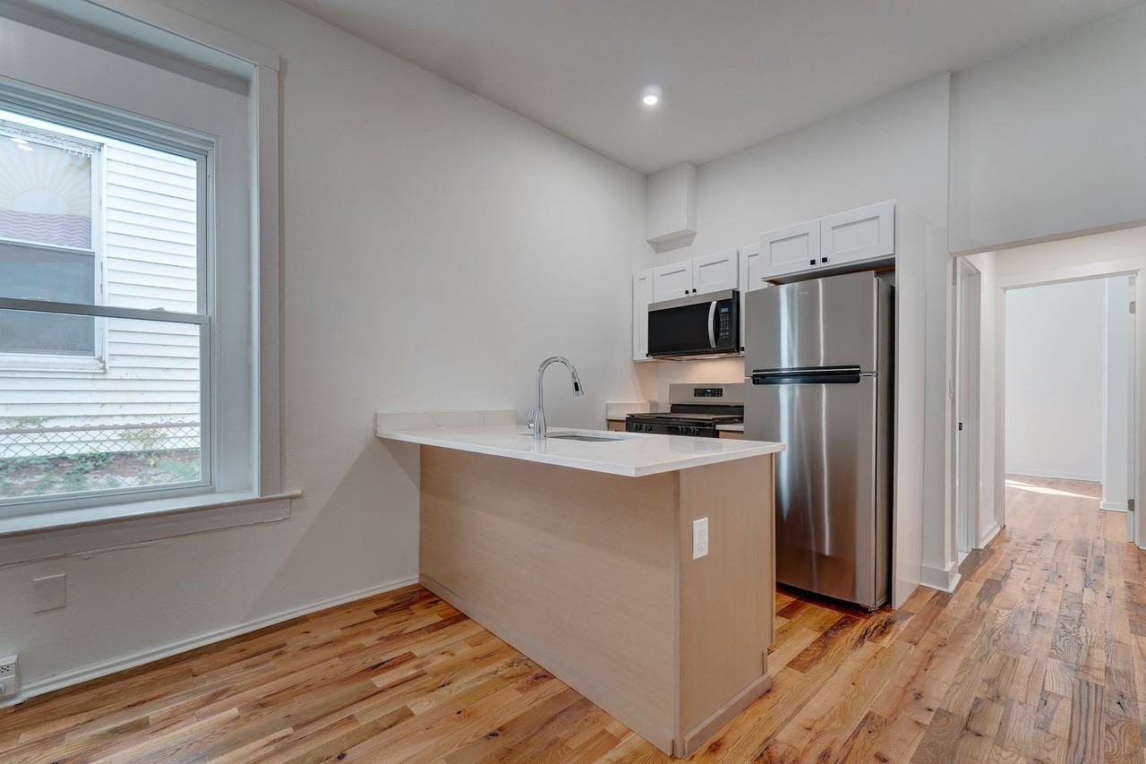 522 Elm St - Photo 3 of 23