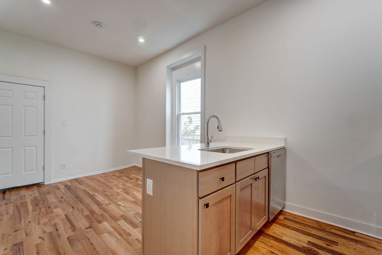 522 Elm St - Photo 5 of 23