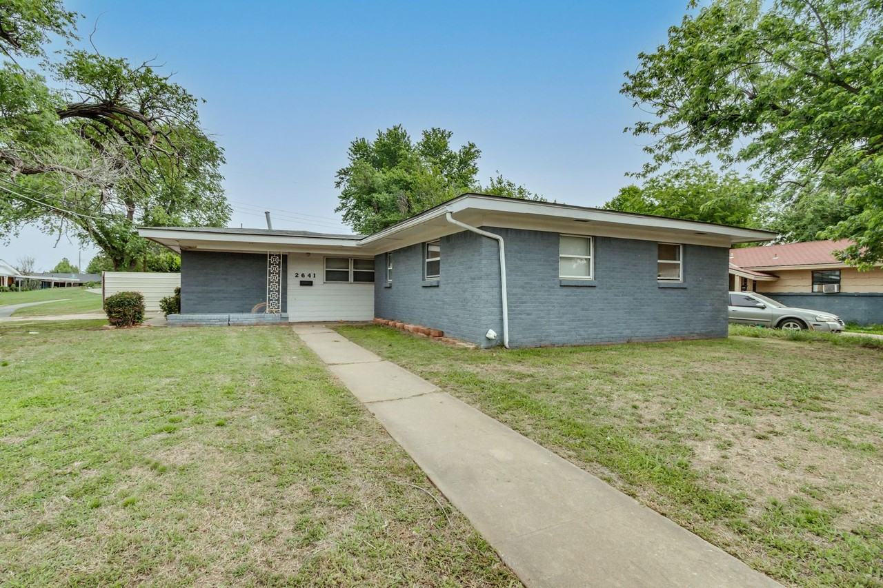 2641 Sw 57th St - Photo 3 of 47