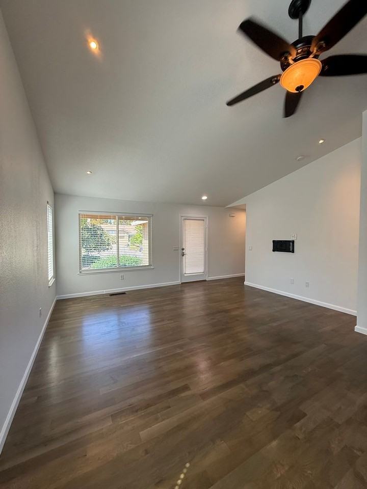 1011 Ventana Dr - Photo 2 of 17