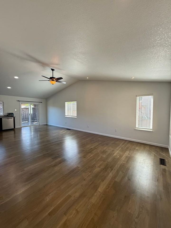 1011 Ventana Dr - Photo 3 of 17
