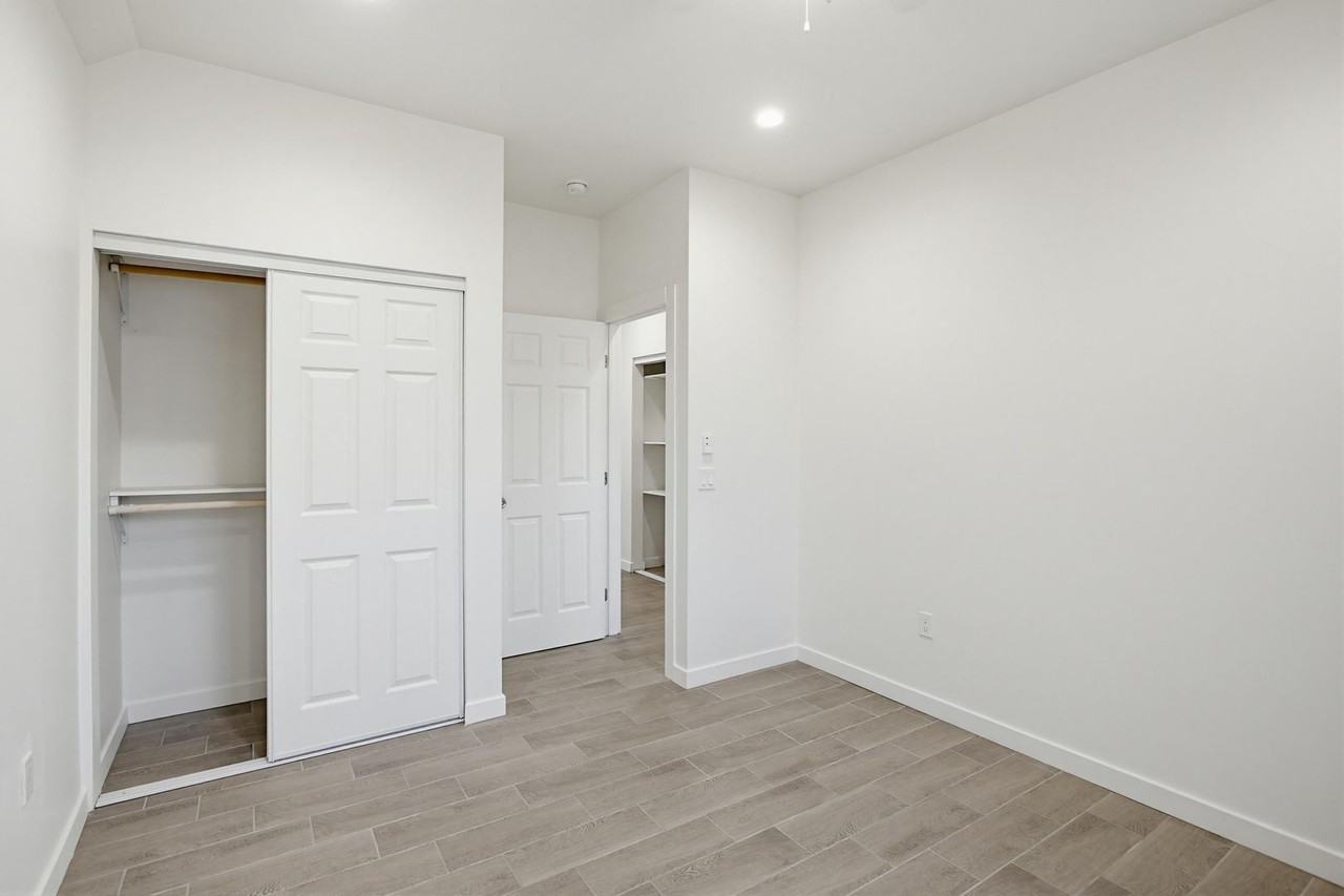 1933 Woden St - Photo 5 of 22