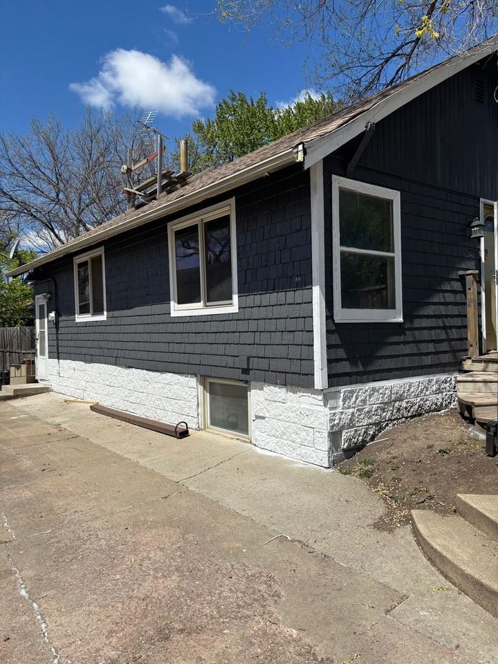 215 S Garfield Ave - Photo 2 of 27
