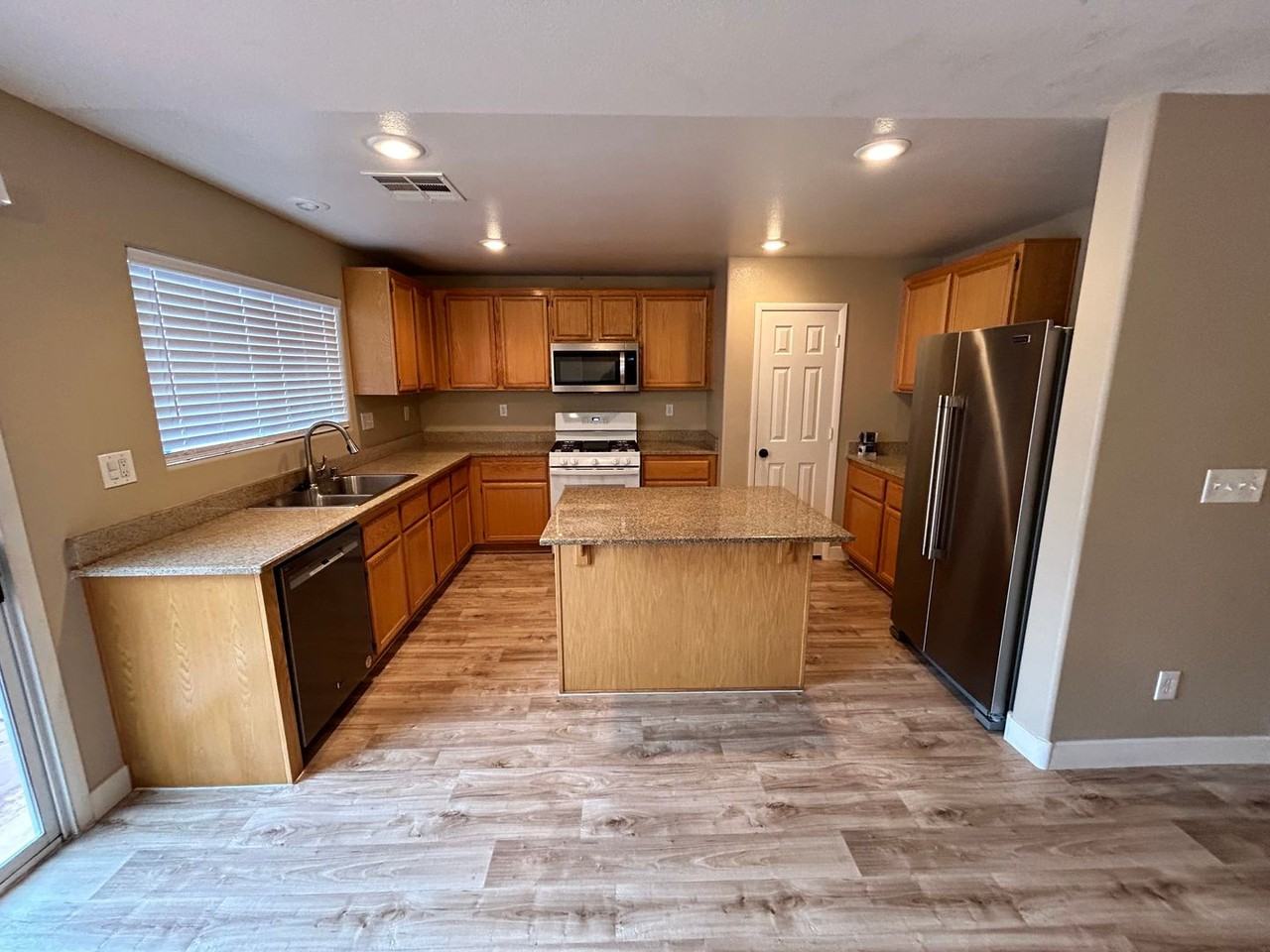 4228 Apple Oak Ct - Photo 5 of 25