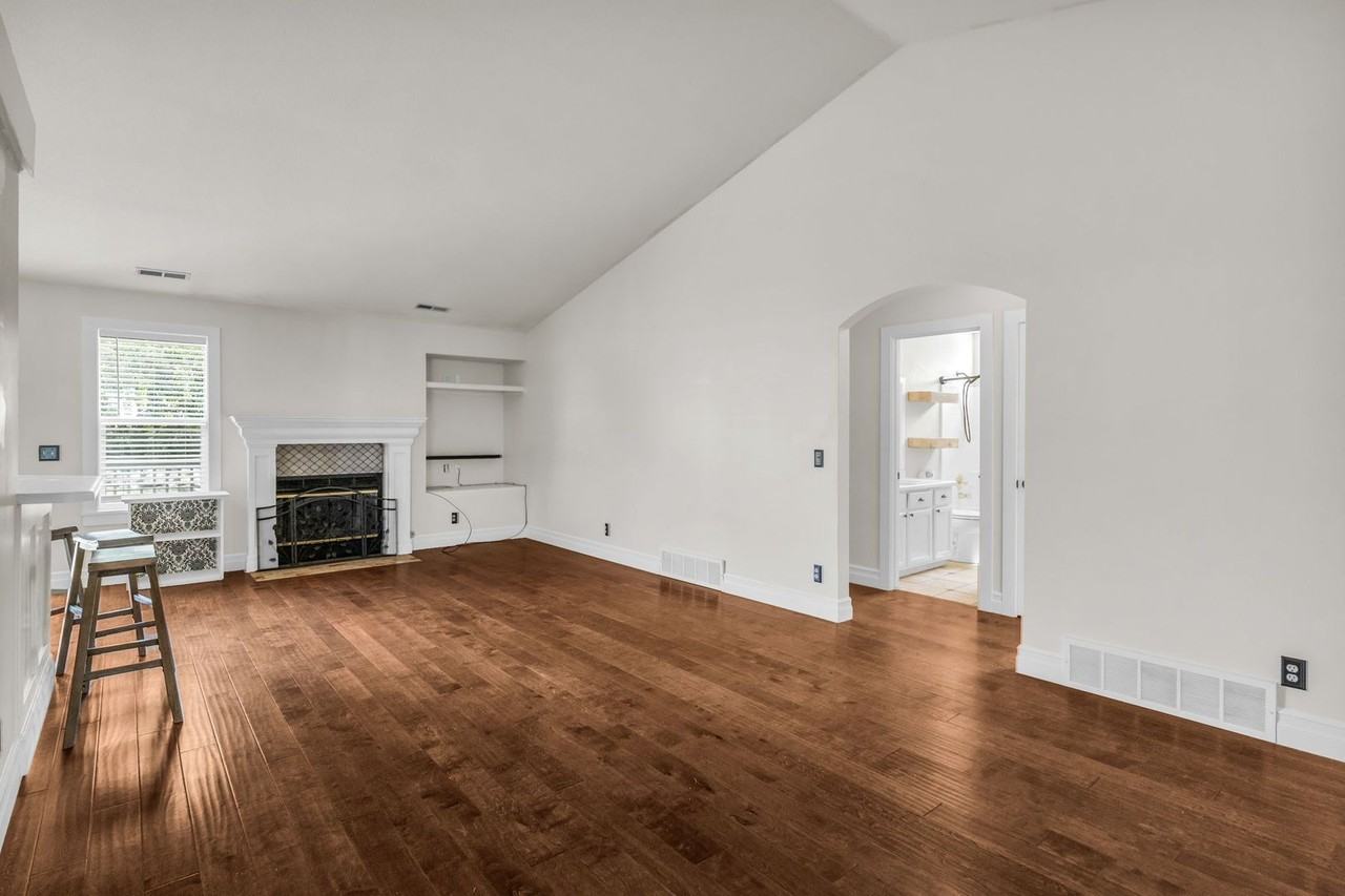 441 S 250 W - Photo 2 of 34