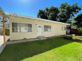 featured image of 409 409 A, B & 409 1/2 E. Oak Street