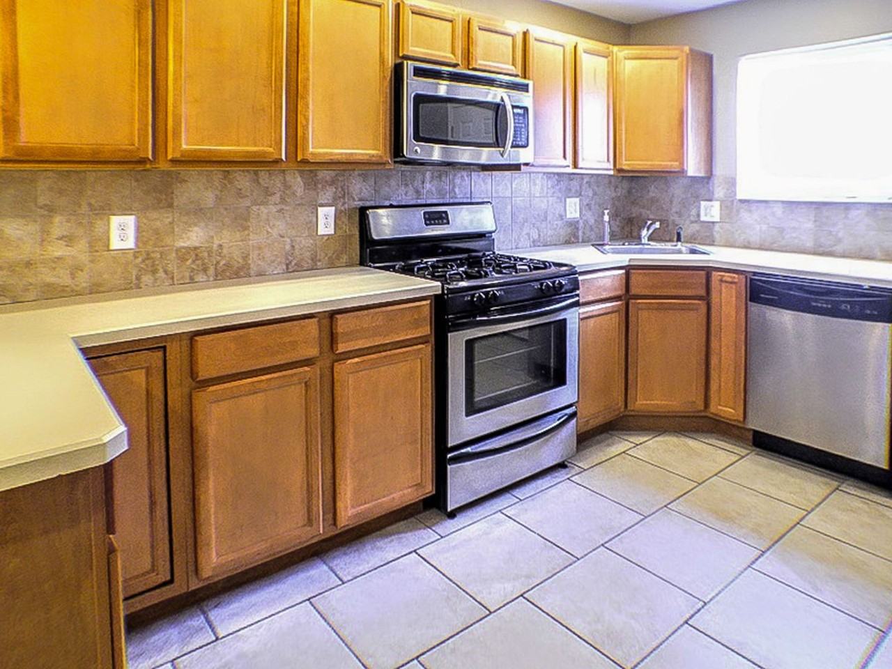 2346 Gerritt St - Photo 4 of 15