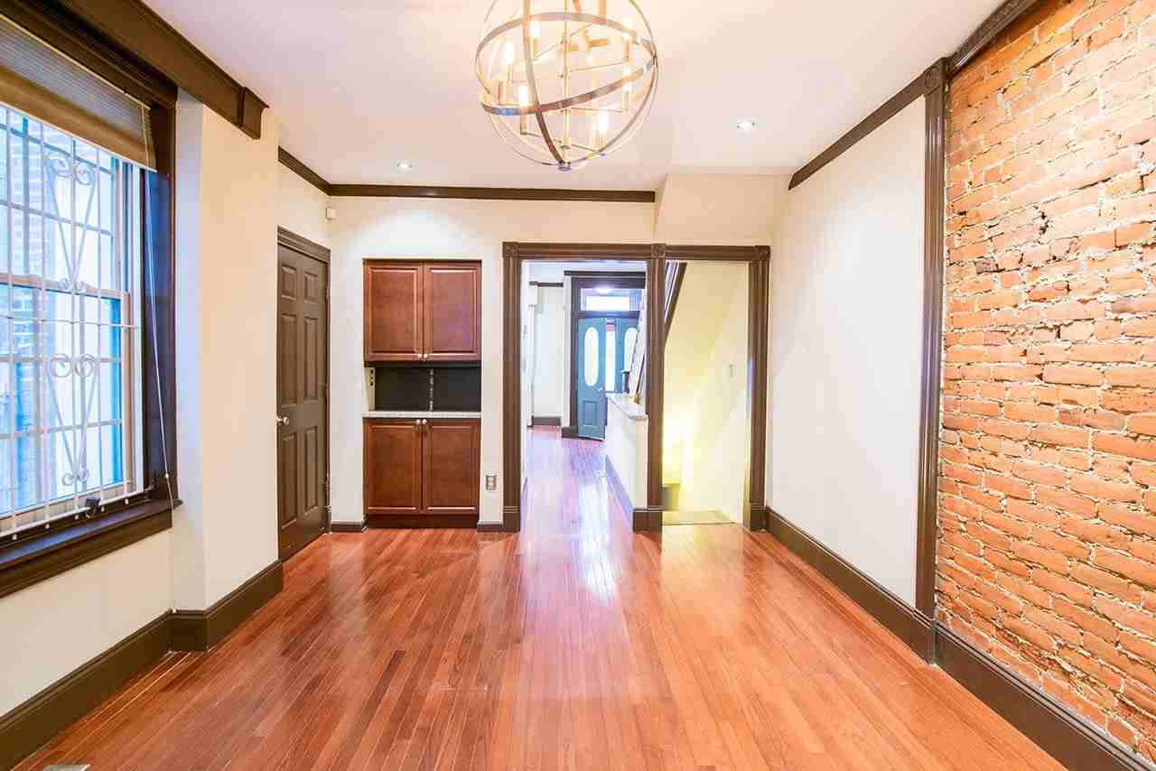 1829 S 18th St - Photo 4 of 24