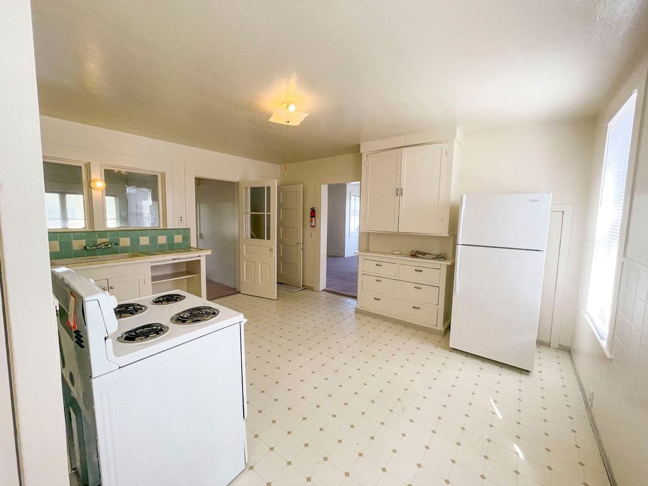 1914 Summer St - Photo 5 of 13
