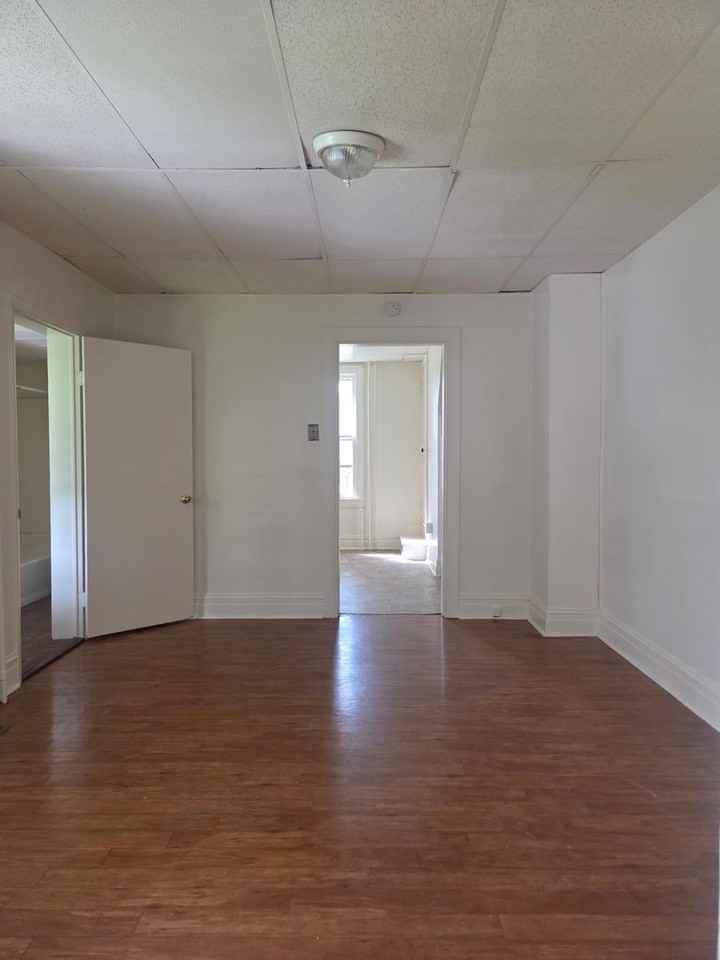 2004 W Market St - Photo 3 of 8