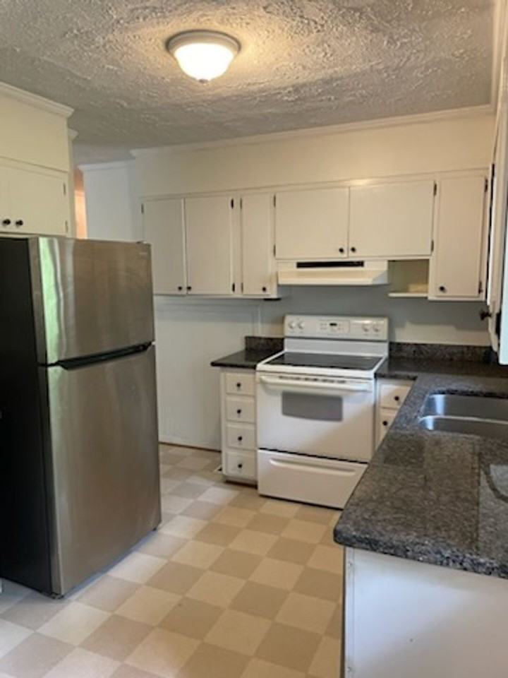 2300 Oakland Dr Nw - Photo 4 of 11