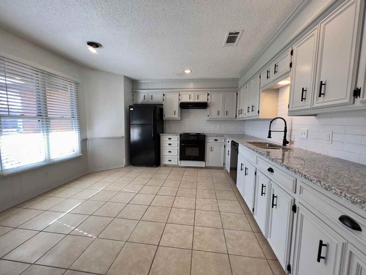 5702 91st St - Photo 2 of 23