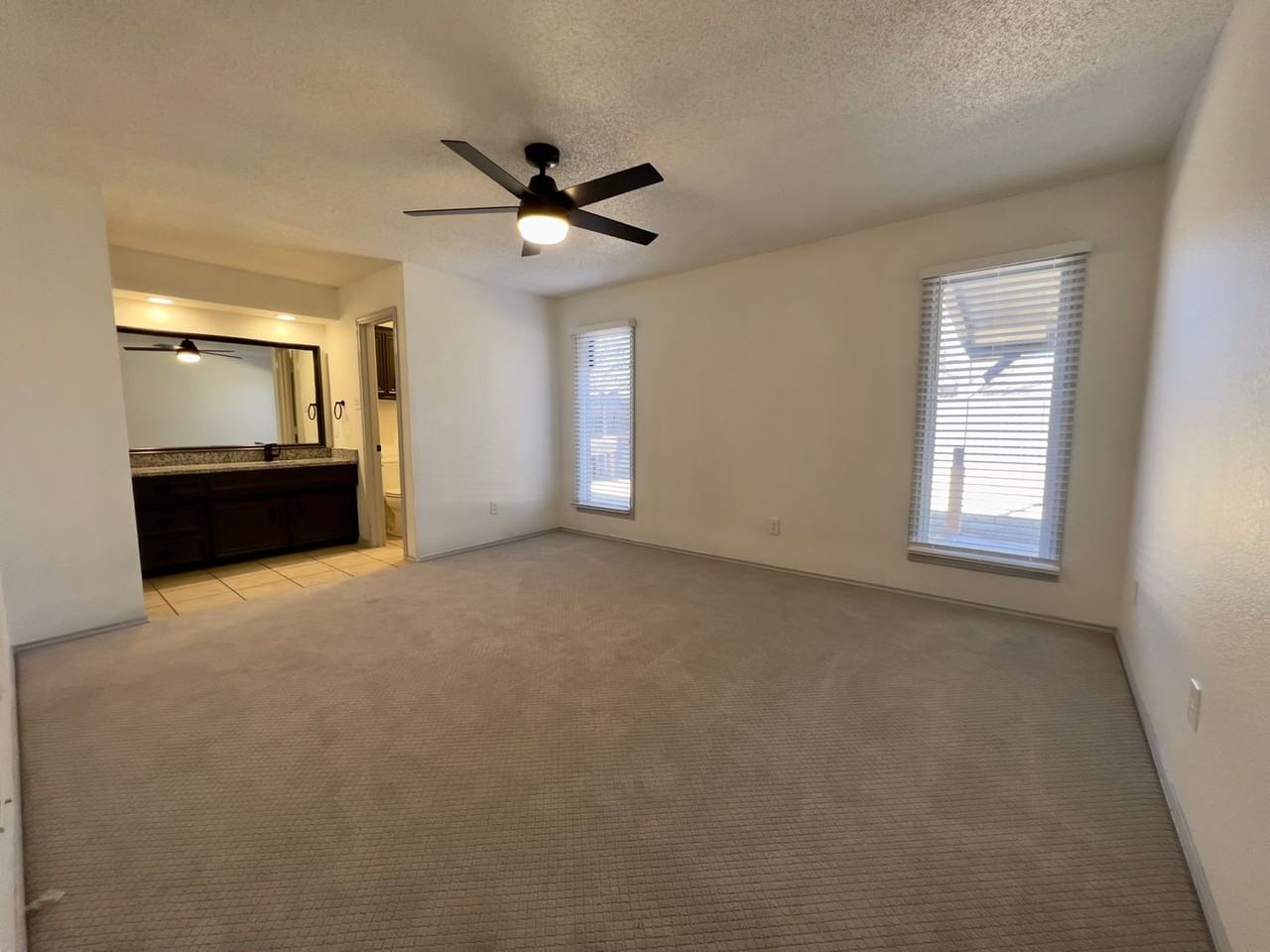 5702 91st St - Photo 5 of 23