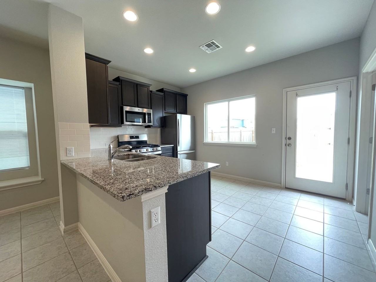 112 Witchhazel Way - Photo 2 of 14