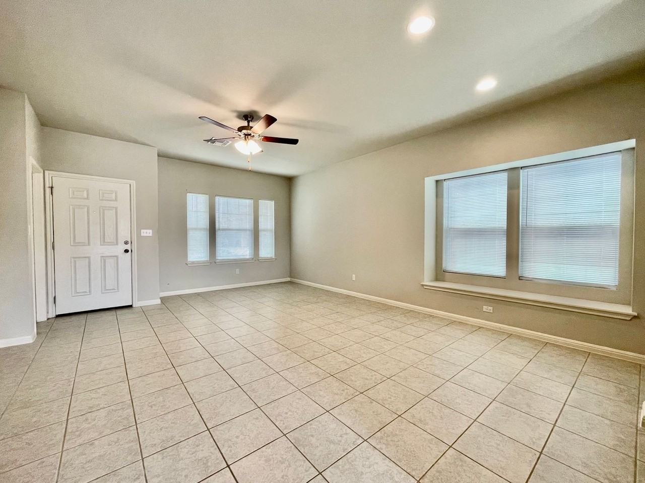 112 Witchhazel Way - Photo 4 of 14