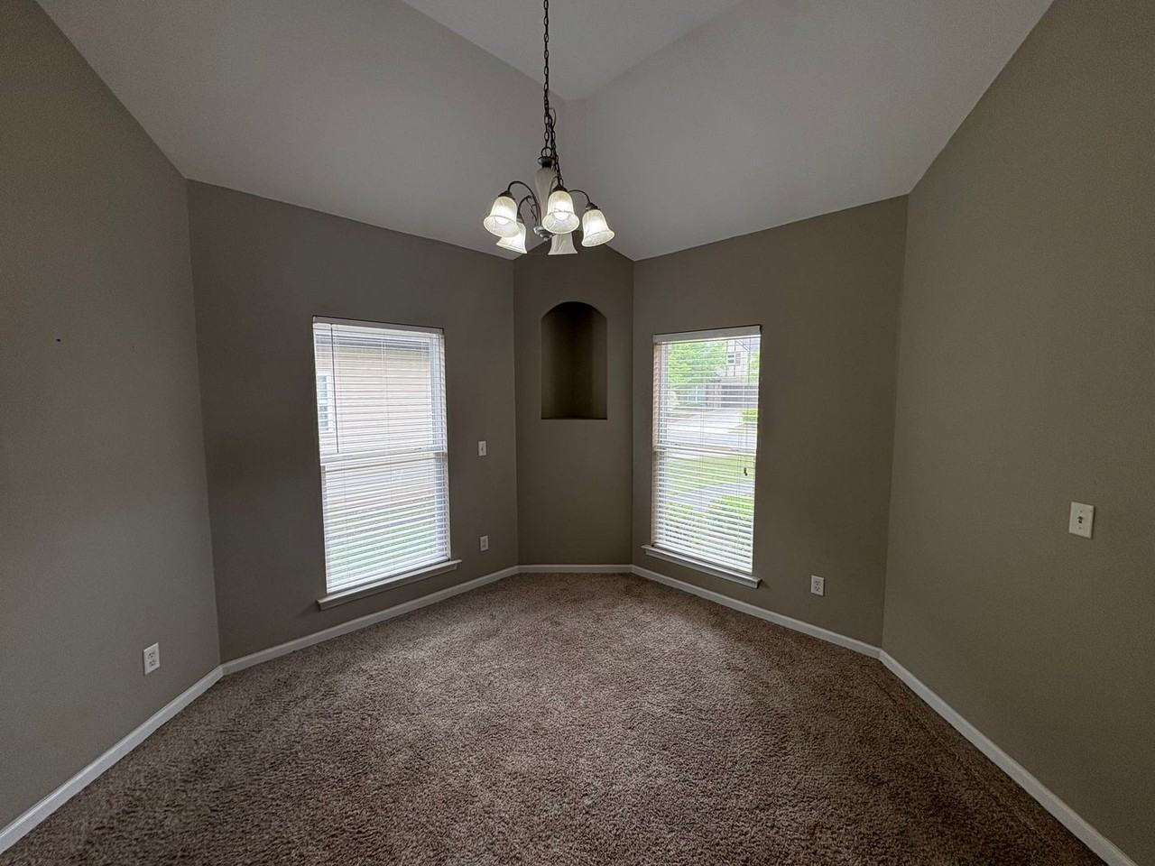 5287 Promenade Dr - Photo 4 of 15