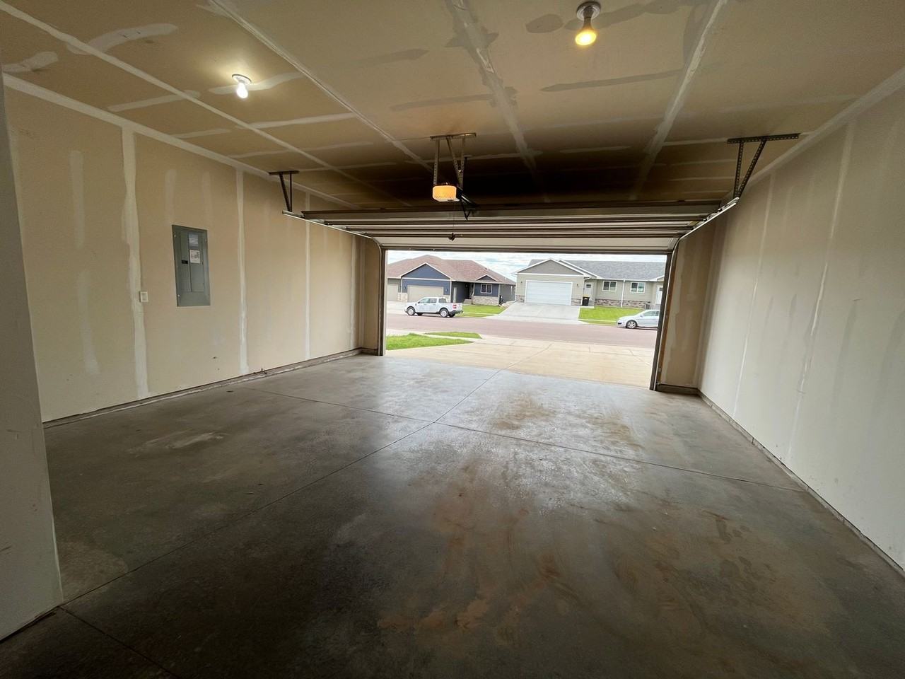 7312 E 45th St - Photo 6 of 32
