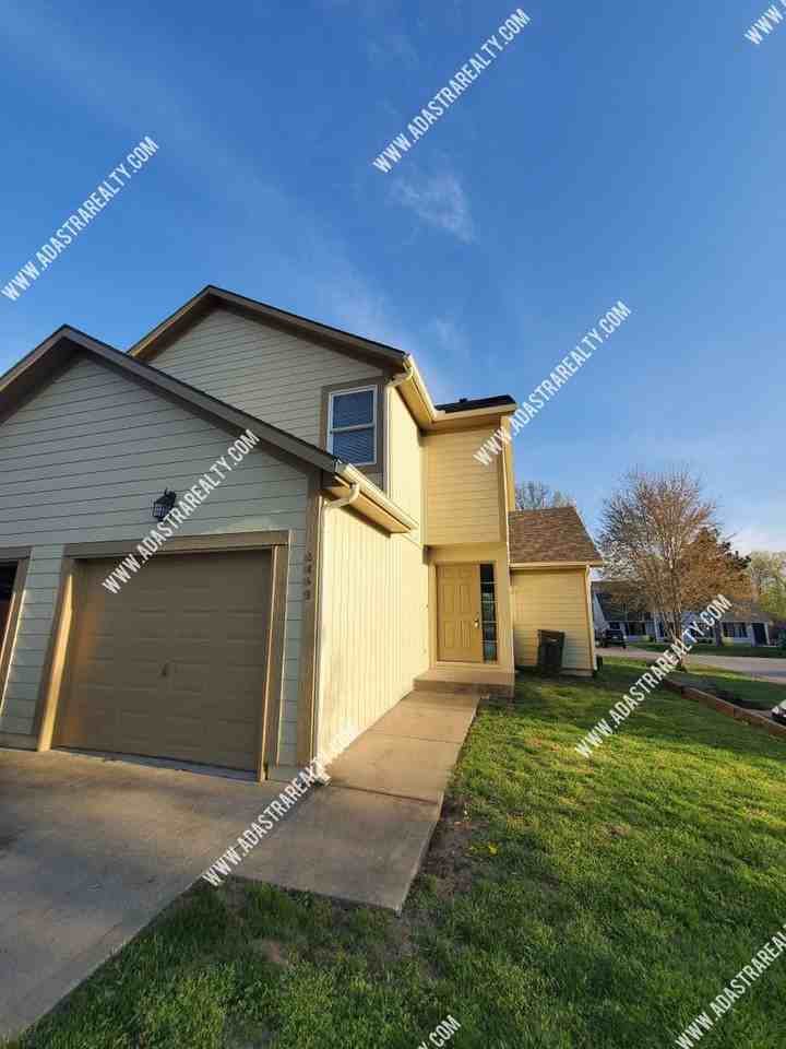 304 N 9th St - Photo 2 of 22