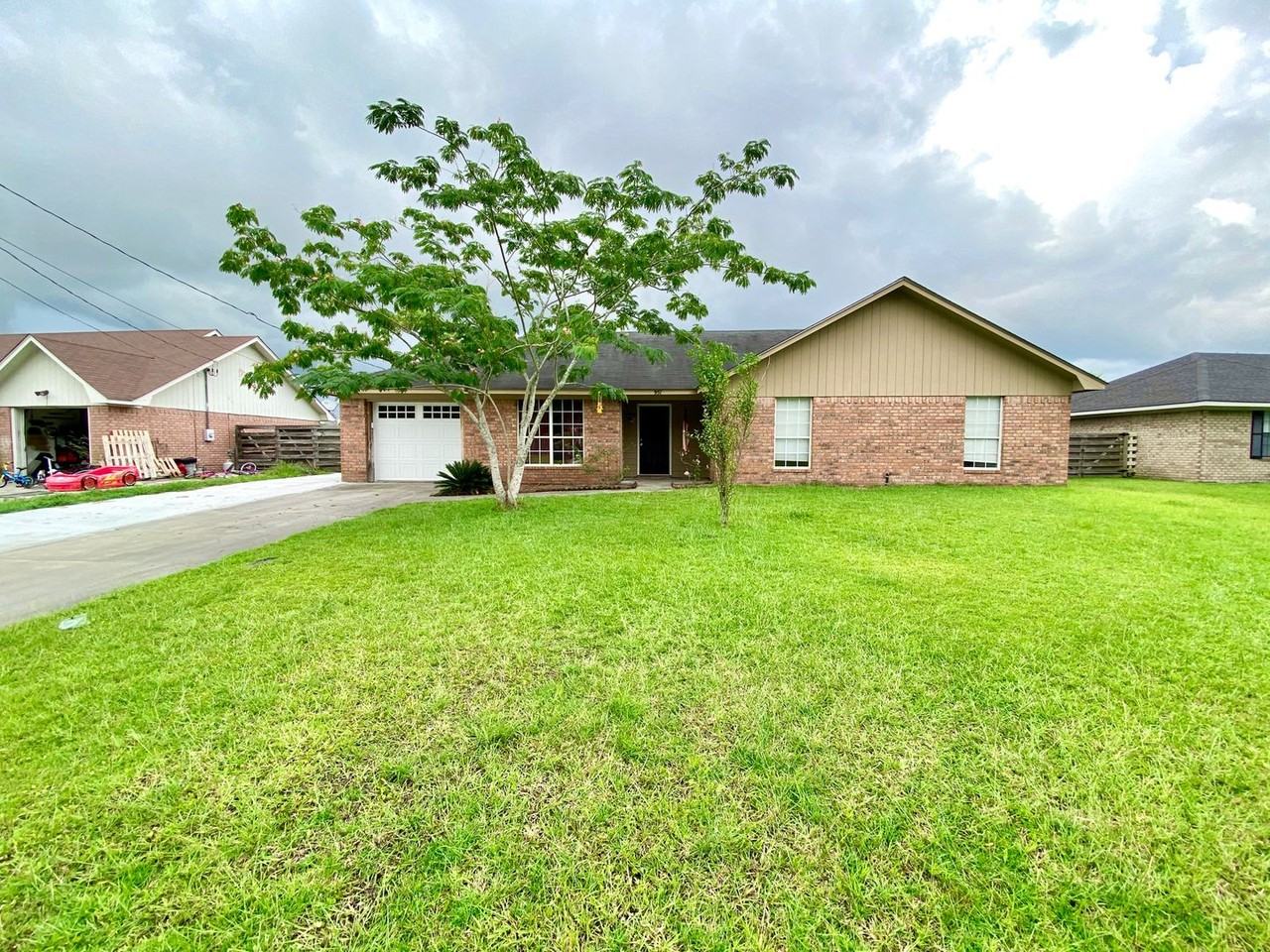 957 Black Willow Dr - Photo 2 of 25