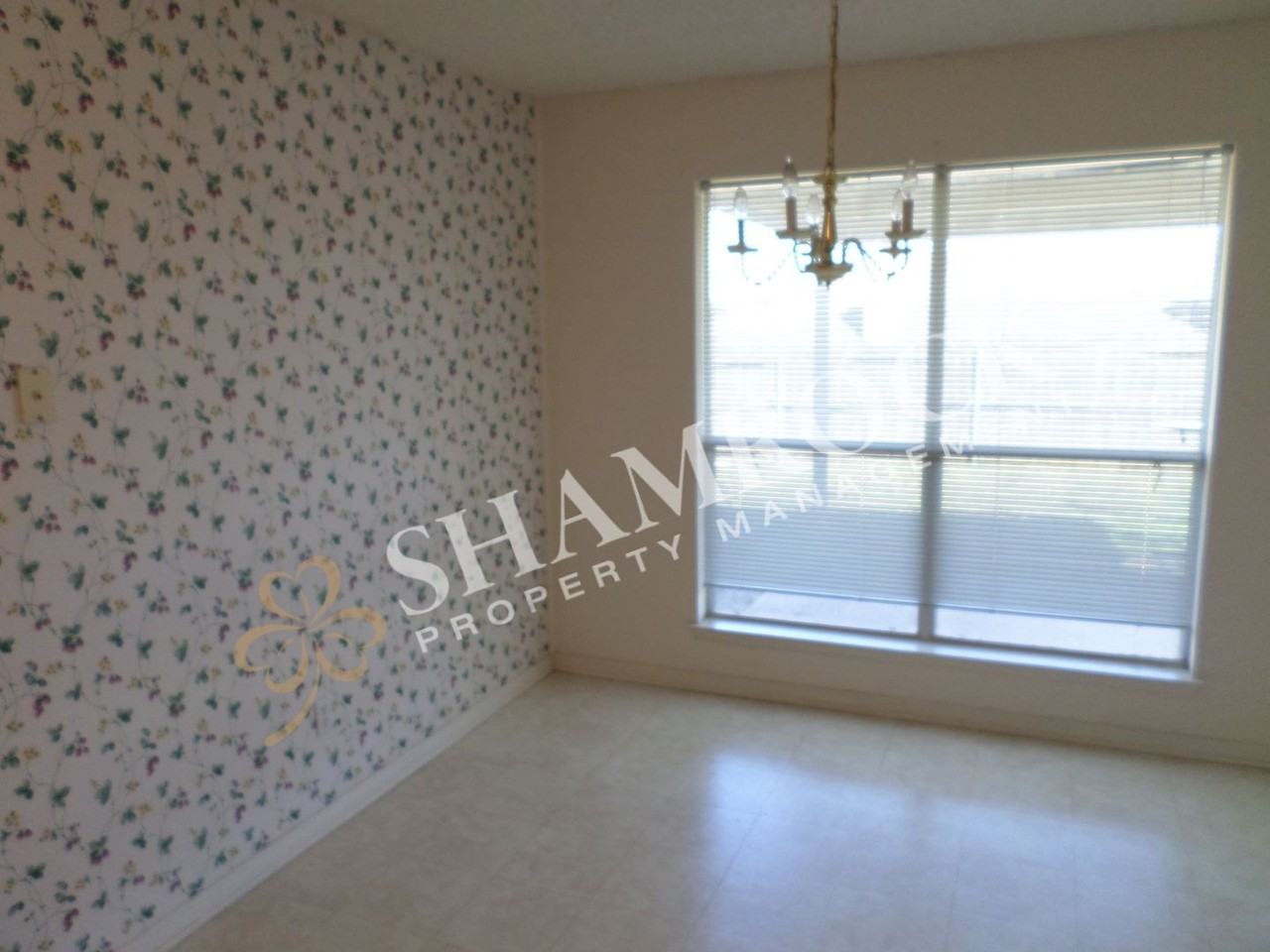 606 Park Place Dr - Photo 3 of 4