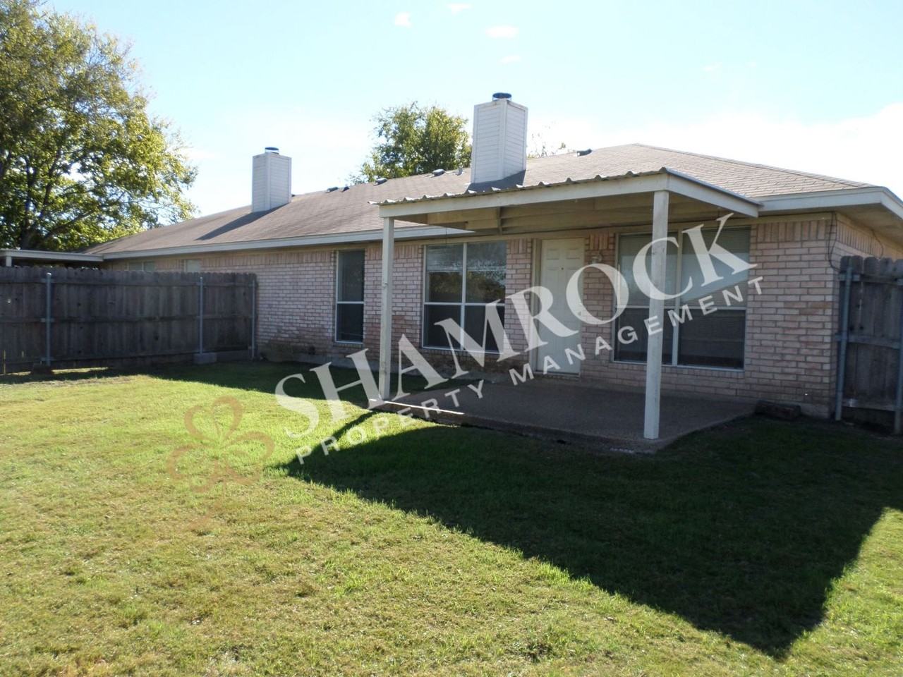 606 Park Place Dr - Photo 4 of 4