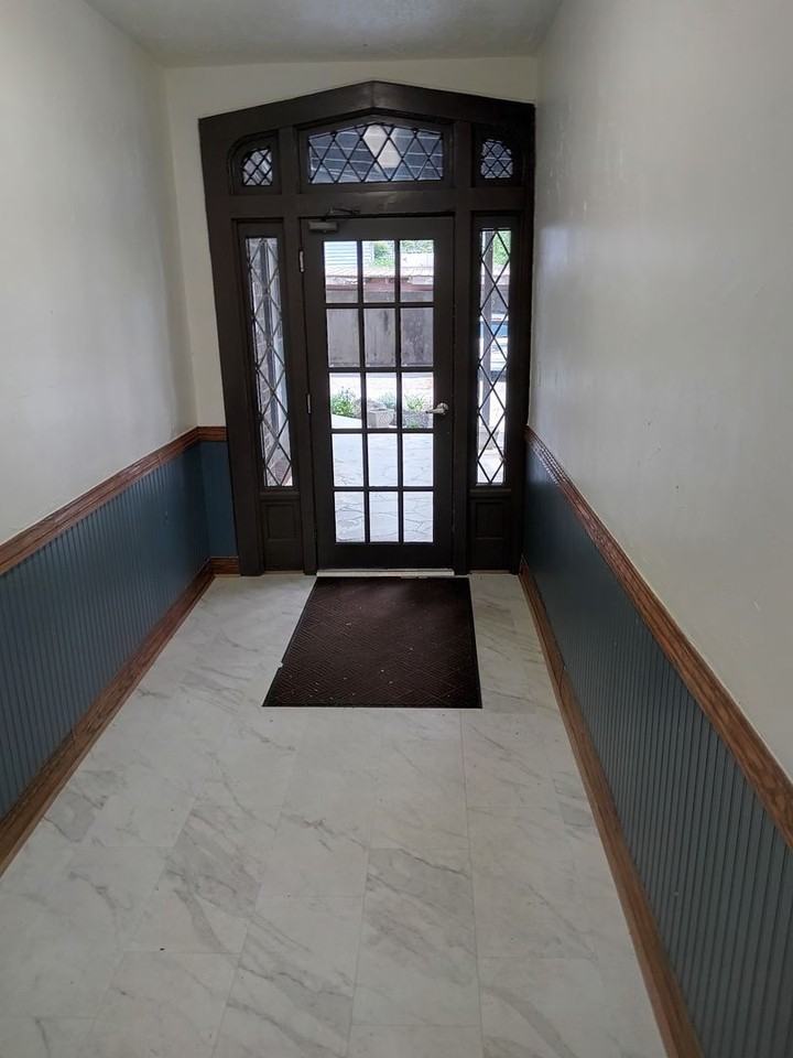 701 W Locust St #22 - Photo 5 of 27