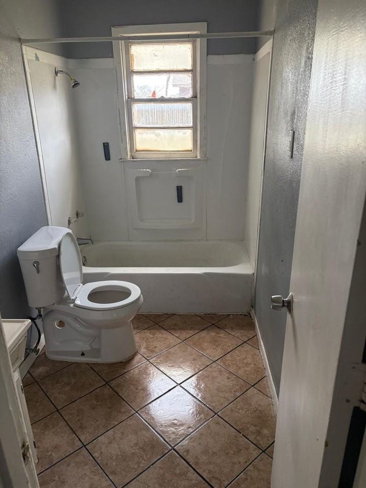 1933 E Colgate St - Photo 3 of 12