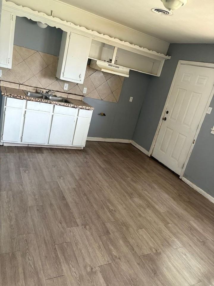 1933 E Colgate St - Photo 4 of 12