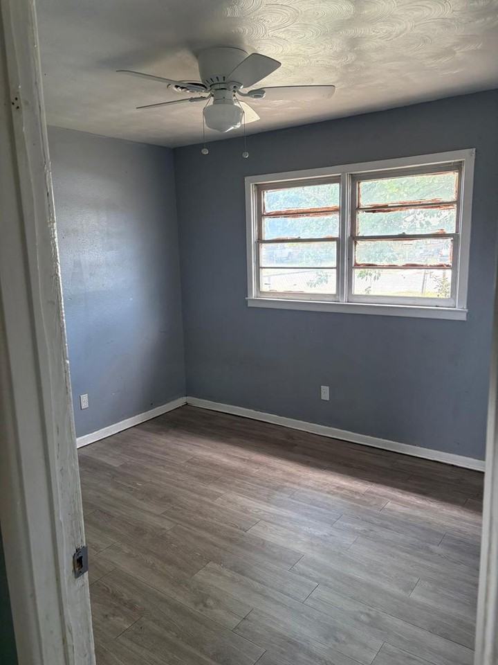1933 E Colgate St - Photo 5 of 12