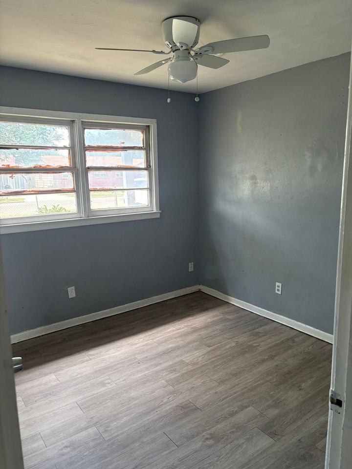 1933 E Colgate St - Photo 6 of 12