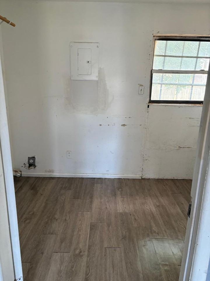 1933 E Colgate St - Photo 7 of 11