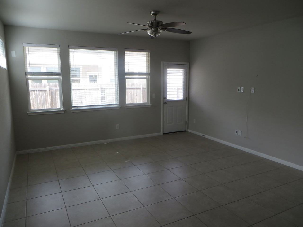 301 La Escalera Dr - Photo 3 of 22
