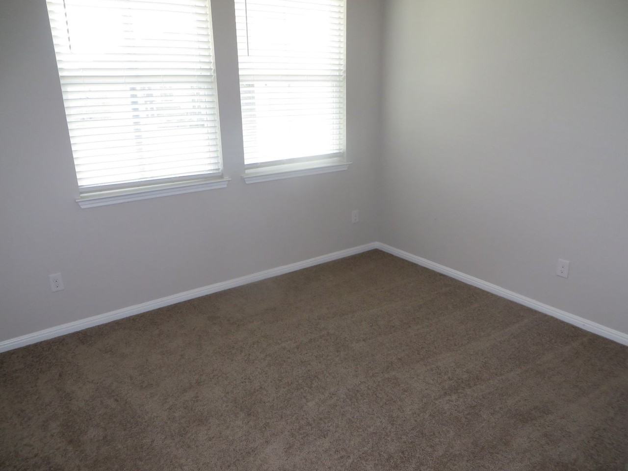 301 La Escalera Dr - Photo 5 of 22