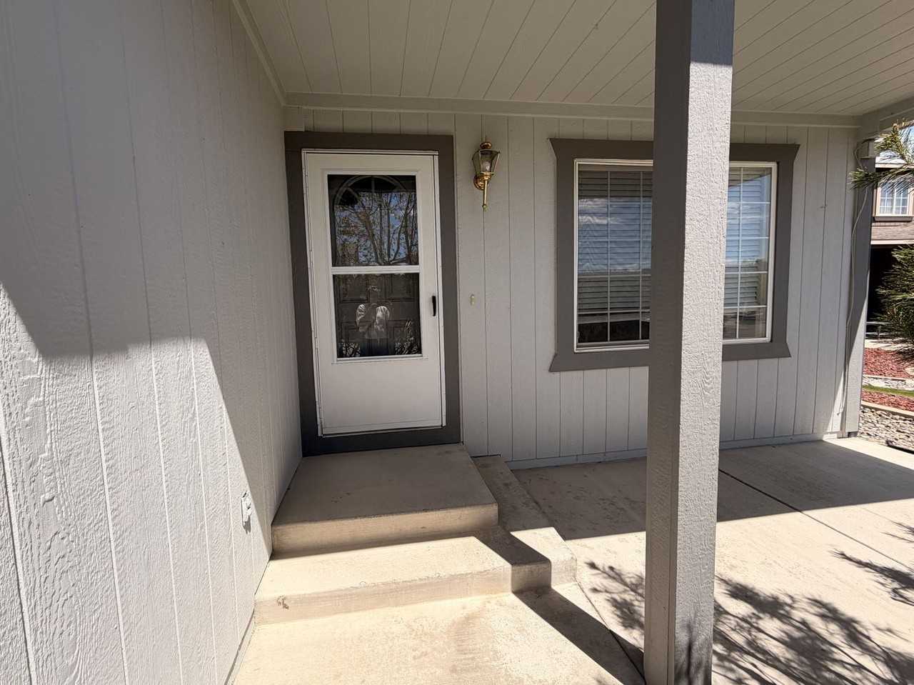 17725 Davenport Ln - Photo 3 of 23
