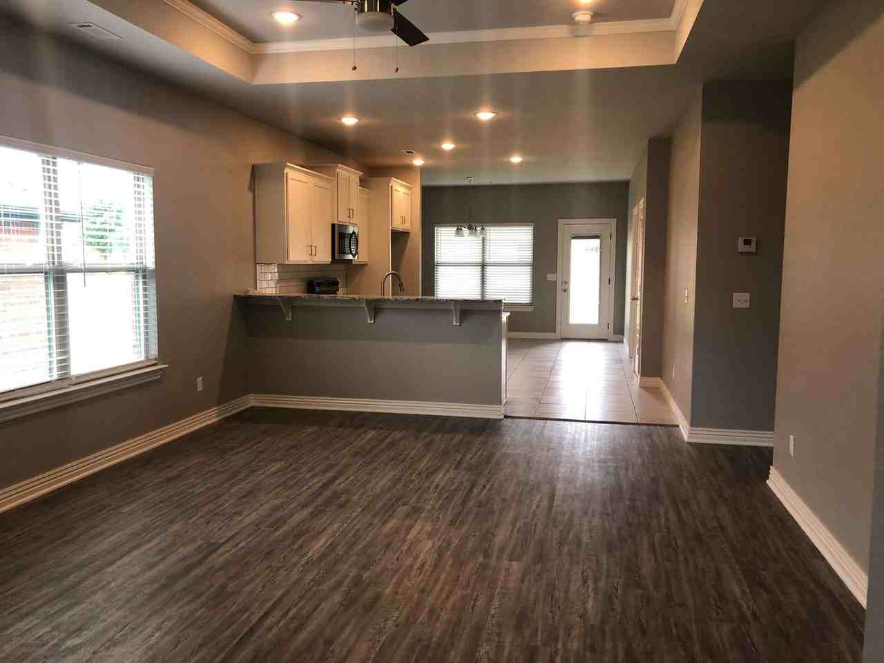804 Sw Cabriolet St - Photo 4 of 15