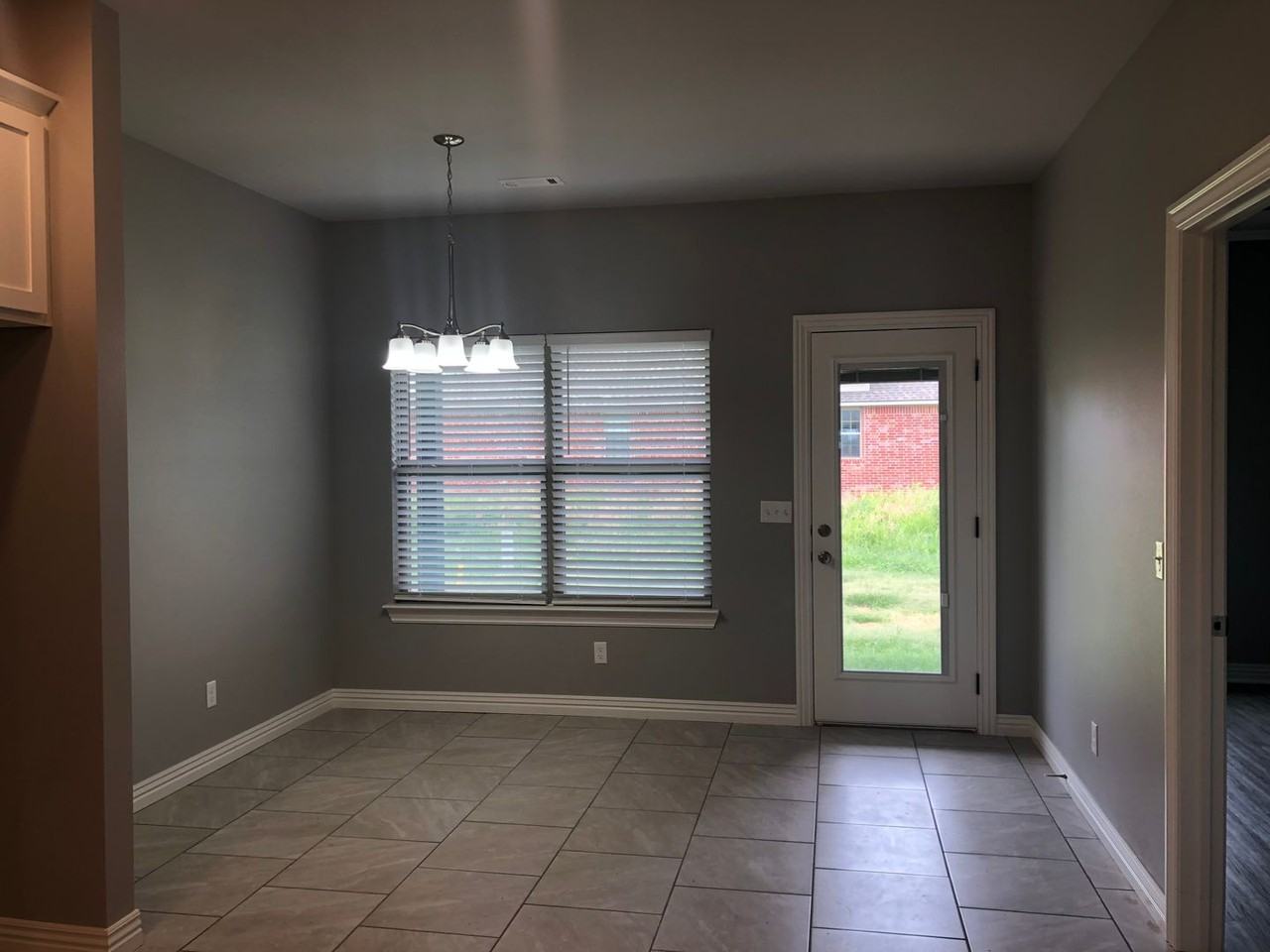 804 Sw Cabriolet St - Photo 6 of 15