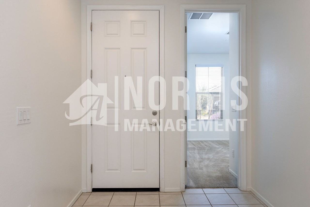 336 E Hawaii Dr - Photo 4 of 38